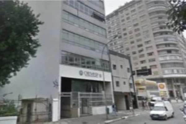 Imagem colorida de fachada do Cremesp. Metrópoles