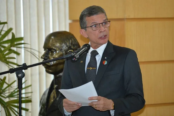 Novo ministro da Defesa já foi condenado no TCU por irregularidade