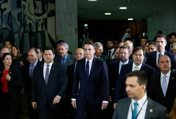 Bolsonaro: “Eu fazia xixi na cama. Vou ter de me arrepender disso?”