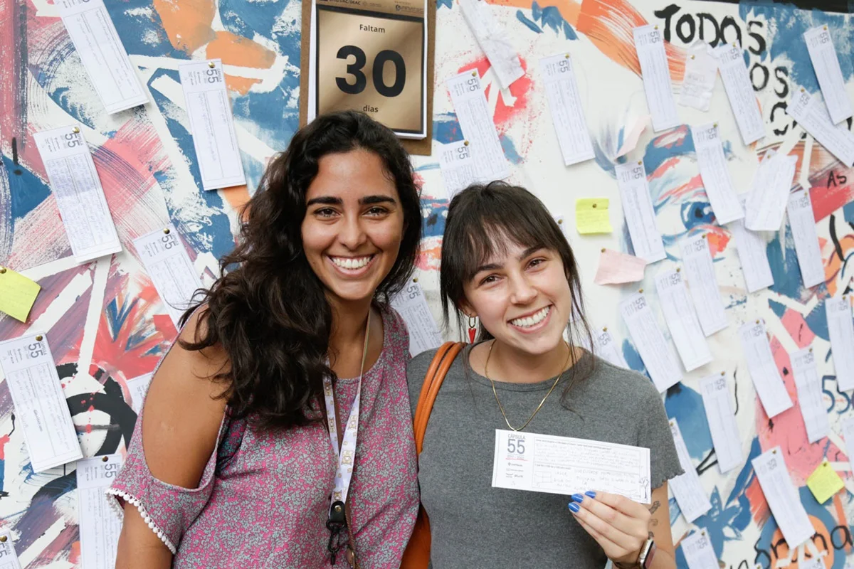 Performances artísticas inspiradas na ideia de futuro acompanharam a abertura da cápsula do tempo da UnB Performances artísticas inspiradas na ideia de futuro acompanharam a abertura da cápsula do tempo da UnB
