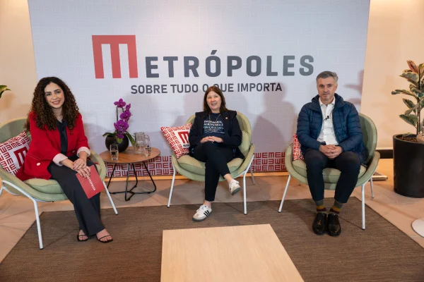 Foto colorida - videocast Cidades em Transformação - Metrópoles