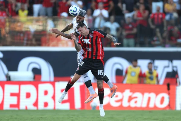Imagem colorida do duelo entre Botafogo x Vitória- Metrópoles