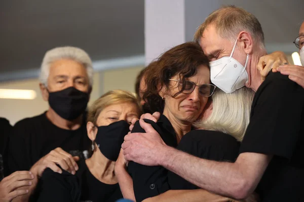 Esposa de Dom Phillips em funeral: “Seguiremos exigindo justiça”