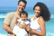 Lucy Ramos, Thiago Luciano e Kyara posam juntos e sorridentes Lucy Ramos, Thiago Luciano e Kyara posam juntos e sorridentes