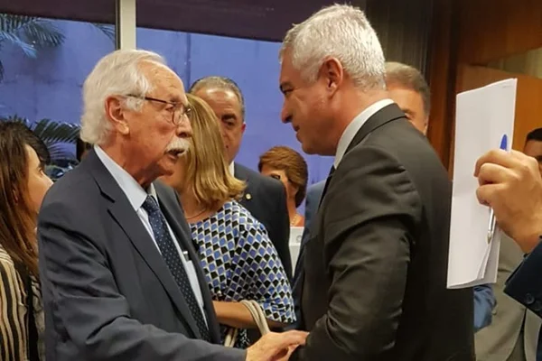 Advogado apresenta pedido de impeachment de Gilmar Mendes ao Senado