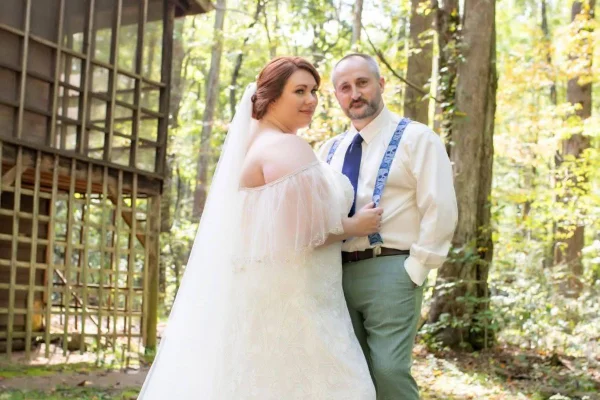 foto colorida de casal que se conheceu em grupo no Facebook