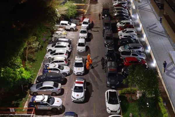 PMs-e-bombeiros-no-bloco-D-da-111-norte
