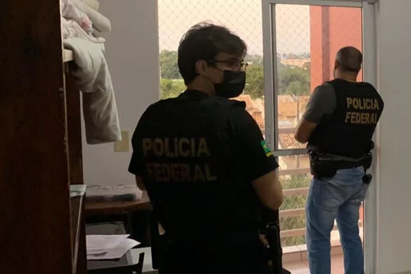 PF prende suspeitos de roubar caminhão dos Correios em Goiás