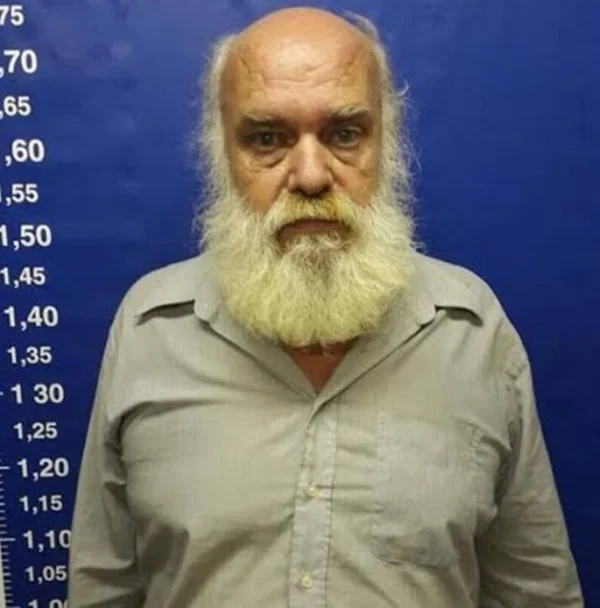 Neozelandês que fingia ser Papai Noel para abusar crianças é deportado do Brasil