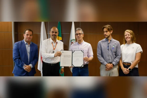 Assinatura de acordo de estudos metrô BH