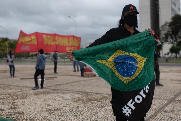 Bolsonaristas e opositores dividem Esplanada com protestos. Veja
