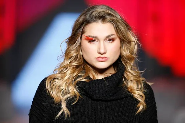 Sasha posta foto de biquíni e seguidores da herdeira vão à loucura