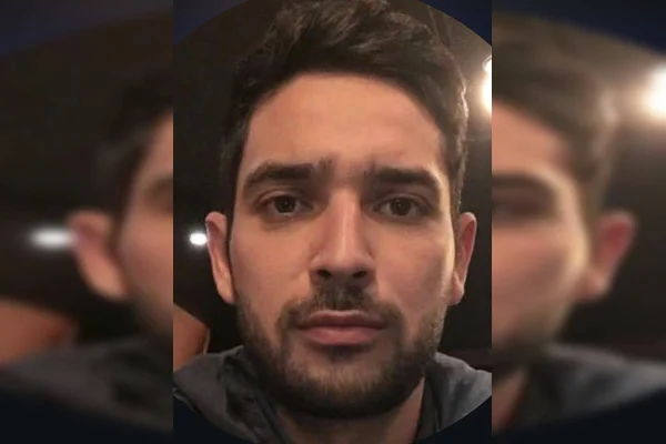 O corpo de João Emmanuel Ribeiro foi encontrado na manhã deste domingo (4/1), em uma parada de ônibus na DF-150, região do Grande Colorado, próximo à Sobradinho II (DF)