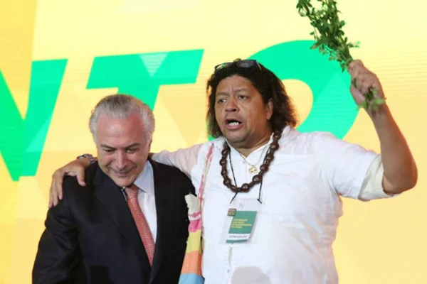 Pai Uzeda ao lado de Michel Temer, em 2018
