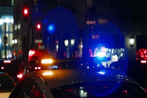 Homem mata amigo a marretadas e se entrega à polícia