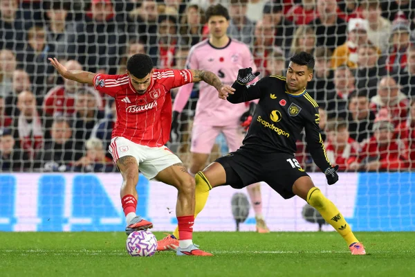 Nottingham Forest e Manchester United se enfrentaram pela Premier League