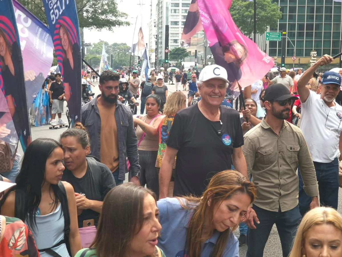 Ronaldo Caiado participa de caminhada na Avenida Paulista Ronaldo Caiado participa de caminhada na Avenida Paulista