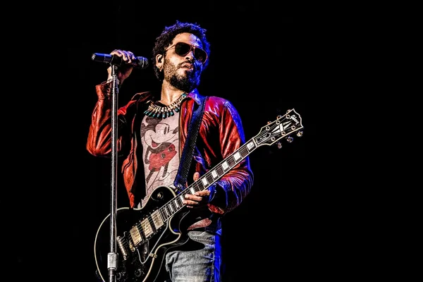 Lenny Kravitz está namorando modelo brasileira, diz portal