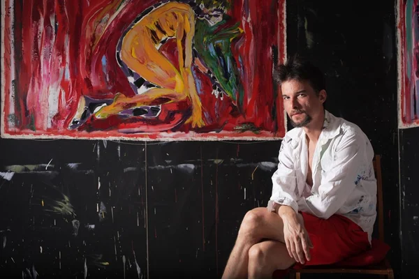 Artista se inspira em acidente para criar obra de arte