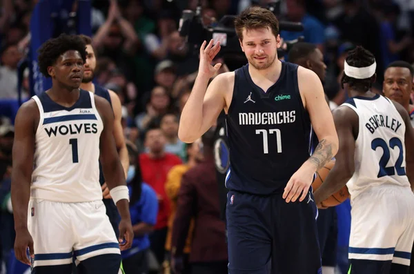 Mavericks batem Timberwolves