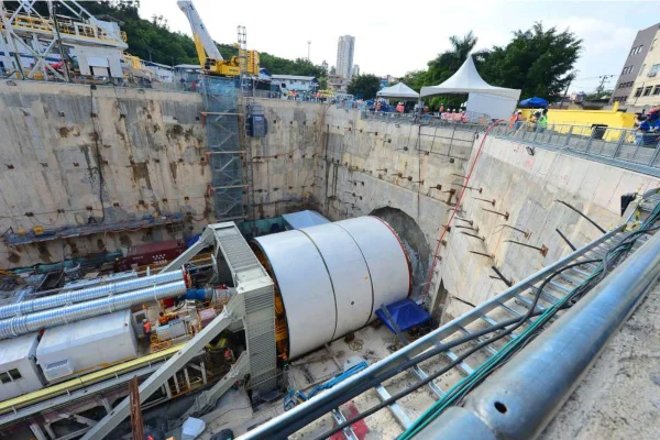 foto colorida do início da Operação do Tatuzão Cora Coralina na Linha 2 - Verde do Metrô - Metrópoles