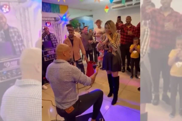 Imagem colorida mostra Maicon Roque pedindo a então namorada em casamento. Metrópoles
