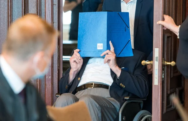 Bruno Dey se esconde após ser condenado por matar 5 mil pessoas em um campo de concentração durante a segunda guerra mundial
