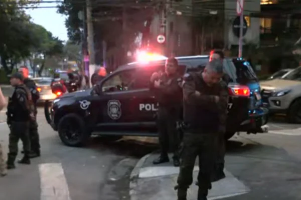 Imagem colorida de viatura policial. Metrópoles