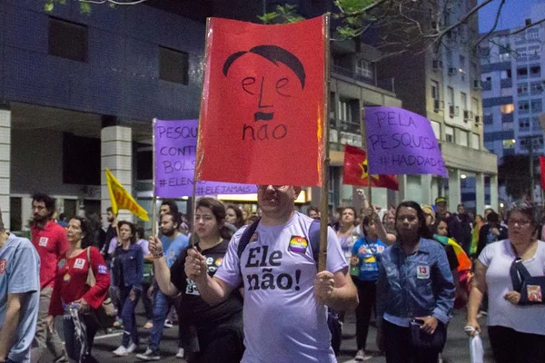 Manifestantes voltam a protestar contra Bolsonaro pelo Brasil