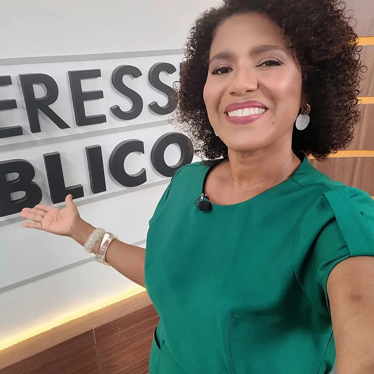 Ela também apresentava o programa Interesse Público, do Ministério Público Federal, exibido pela TV Justiça Ela também apresentava o programa Interesse Público, do Ministério Público Federal, exibido pela TV Justiça