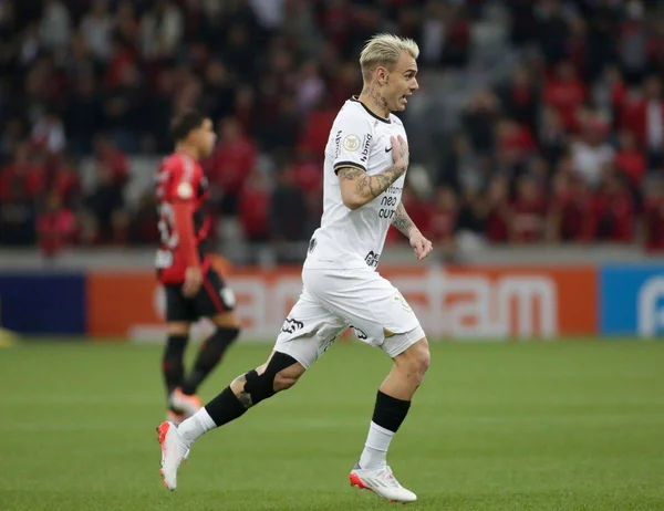 Roger Guedes volta a marcar, mas Corinthians cede empate no Paraná
