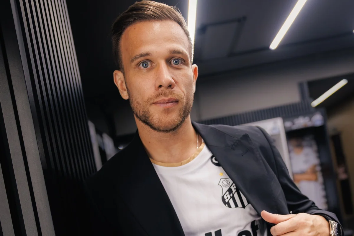 Santos anuncia o meia Arthur como reforço até o fim de 2026