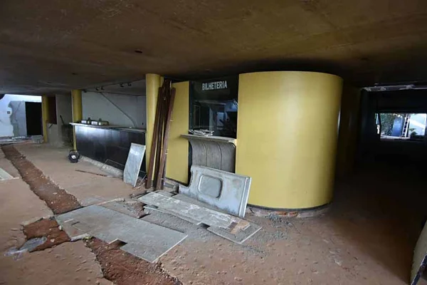 Apenas 6% da obra do Espaço Renato Russo está pronta após quase 1 ano