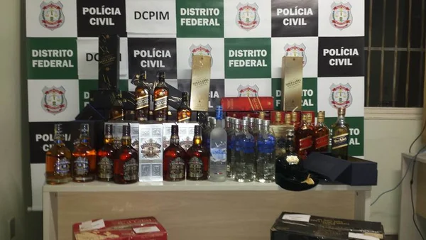 Homem é preso em flagrante com bebidas falsificadas no Guará 2