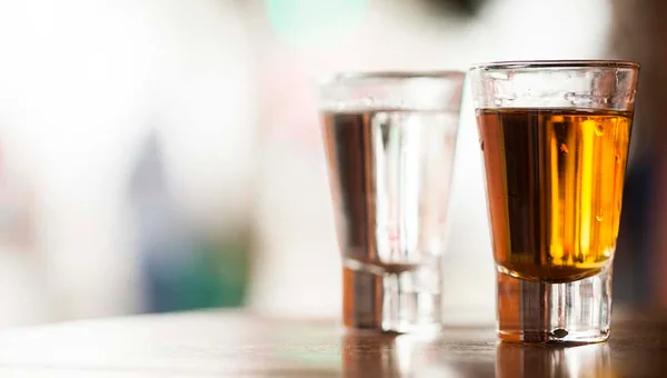 Homem esfaqueia dono de bar após ele se recusar a encher o copo