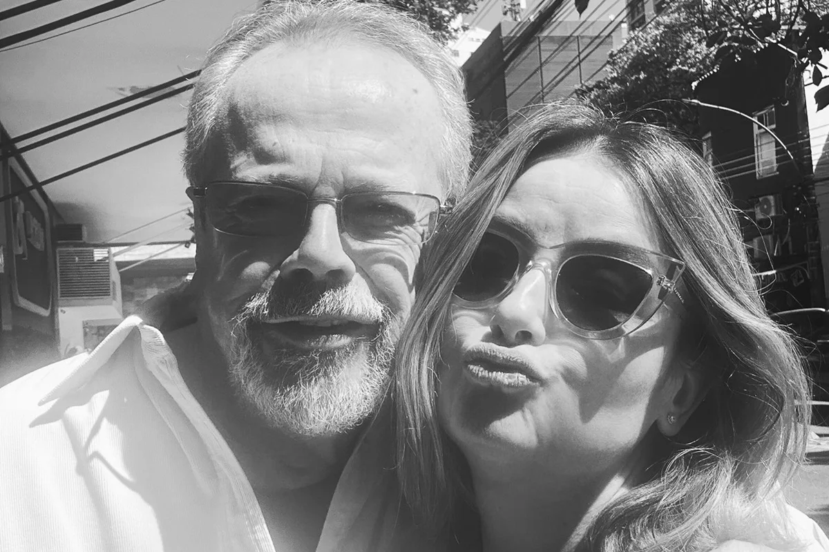 Dalton Mello, pai de Selton e Danton Mello, ao lado da empresária Cíntia Oliveira Dalton Mello, pai de Selton e Danton Mello, ao lado da empresária Cíntia Oliveira