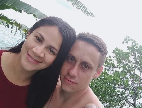 Marido diz que esposa morta após cair de deck quis refazer selfie