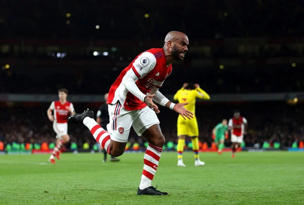 Arsenal empata nos acréscimos e escapa de derrota em casa na Premier League