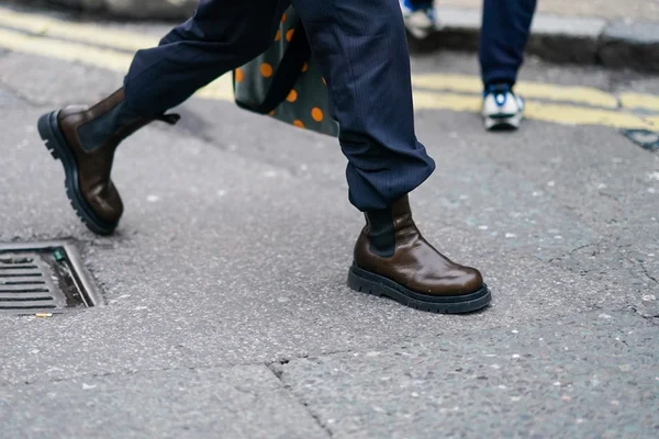 Calça por dentro da bota: saiba como apostar na tendência em 2020