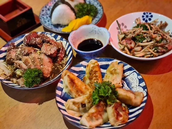 Conheça o izakaya Sakeyo, que serve comida japonesa de bar