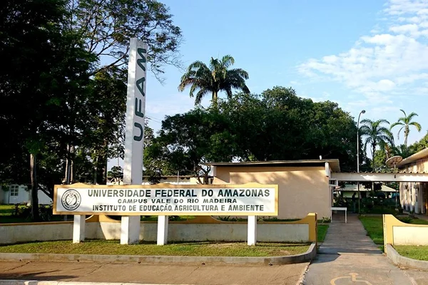 Universidade do Amazonas abre 28 vagas, com salário de até R$ 4 mil