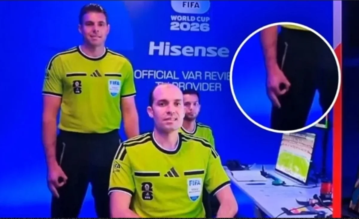 Árbitro de VAR faz gesto visto como racista por telespectadores na Copa do Mundo Árbitro de VAR faz gesto visto como racista por telespectadores na Copa do Mundo