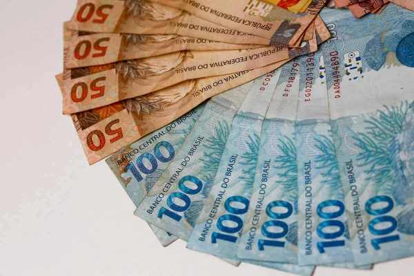 Últimos aprovados receberão parcela dobrada do auxílio de R$ 600. Entenda