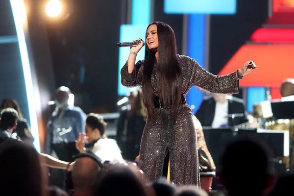NFL: Demi Lovato cantará o hino americano antes do Super Bowl