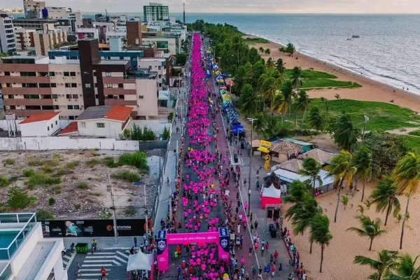 Imagem colorida de maratona em João Pessoa - Metrópoles