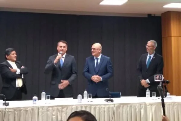 relações políticas do pastor gilmar santos, citado como integrante de suposto gabinete paralelo no ministério da educação