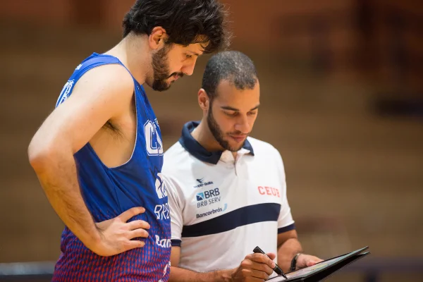 Quarta-feira com o melhor do basquete brasileiro em quadra