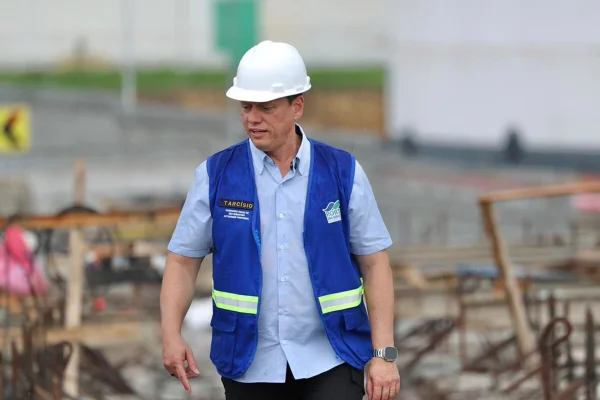 O governador Tarcísio de Freitas