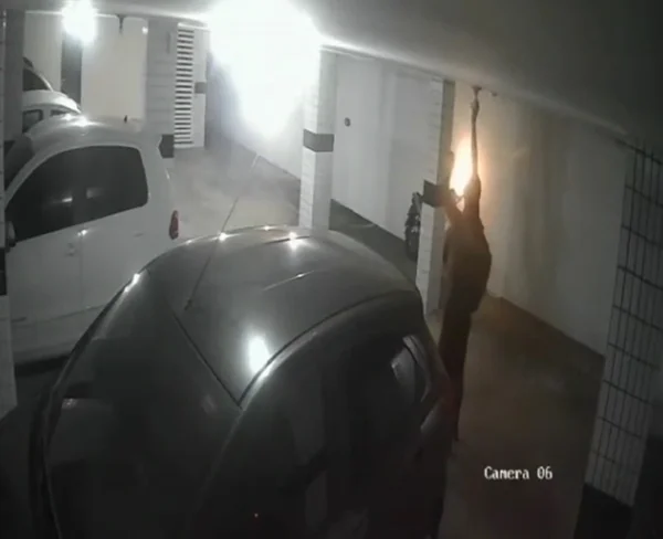 Homem rouba casa e deixa fezes no local - Metrópoles