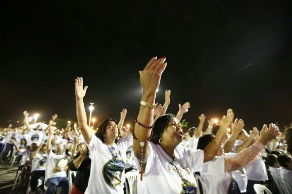 Festa de Pentecostes atrai multidão ao Taguaparque, na última noite